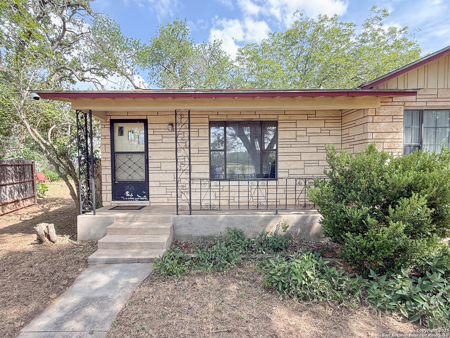 15430 S Main Lytle TX 78052