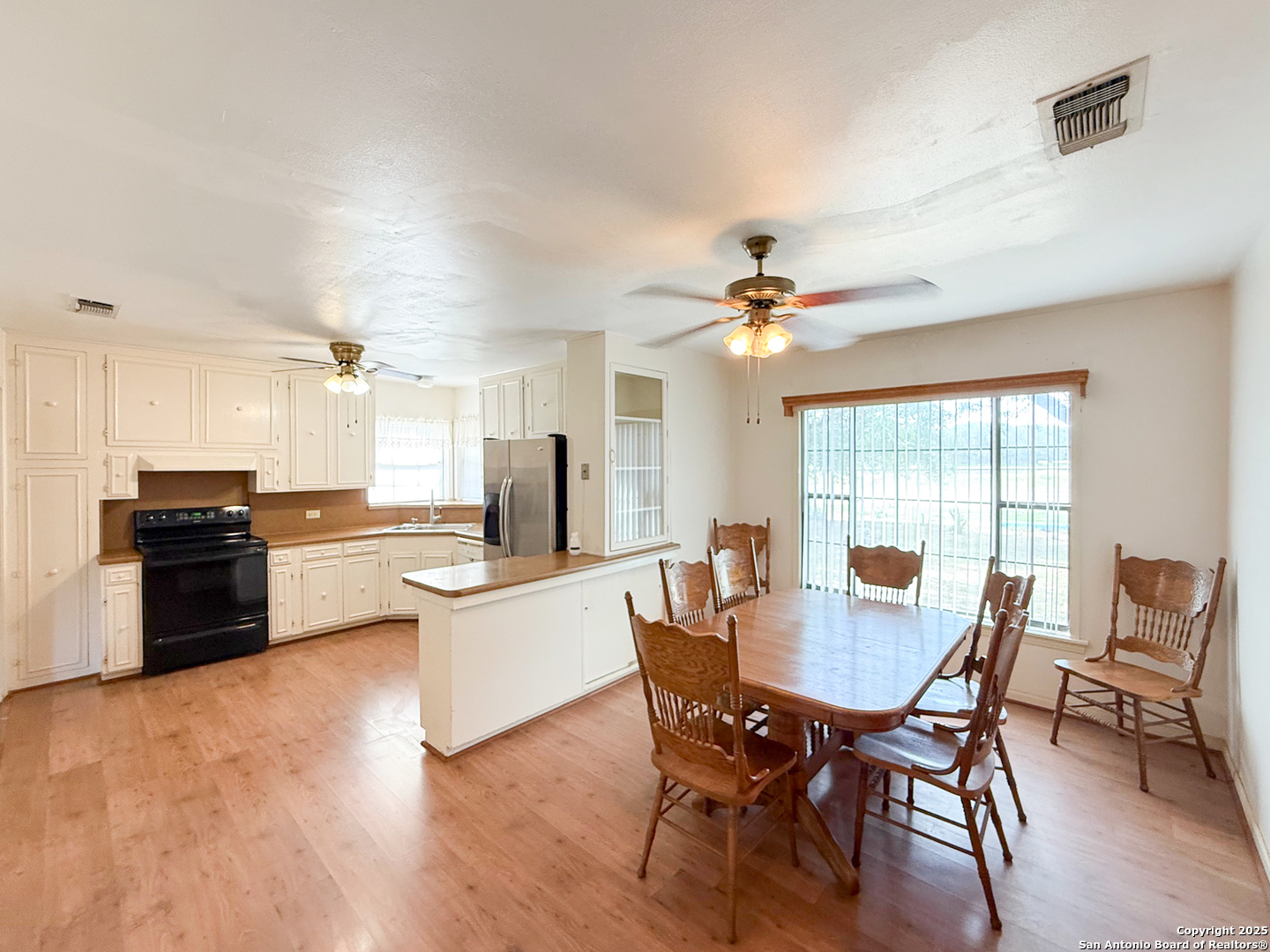 15430 S Main Lytle TX 78052