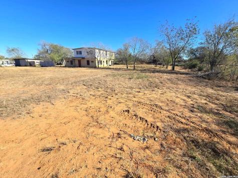2350 N State Highway 16 Jourdanton TX 78026