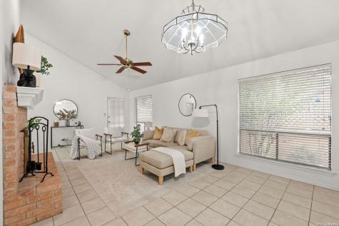 2902 Spring Bend San Antonio TX 78209