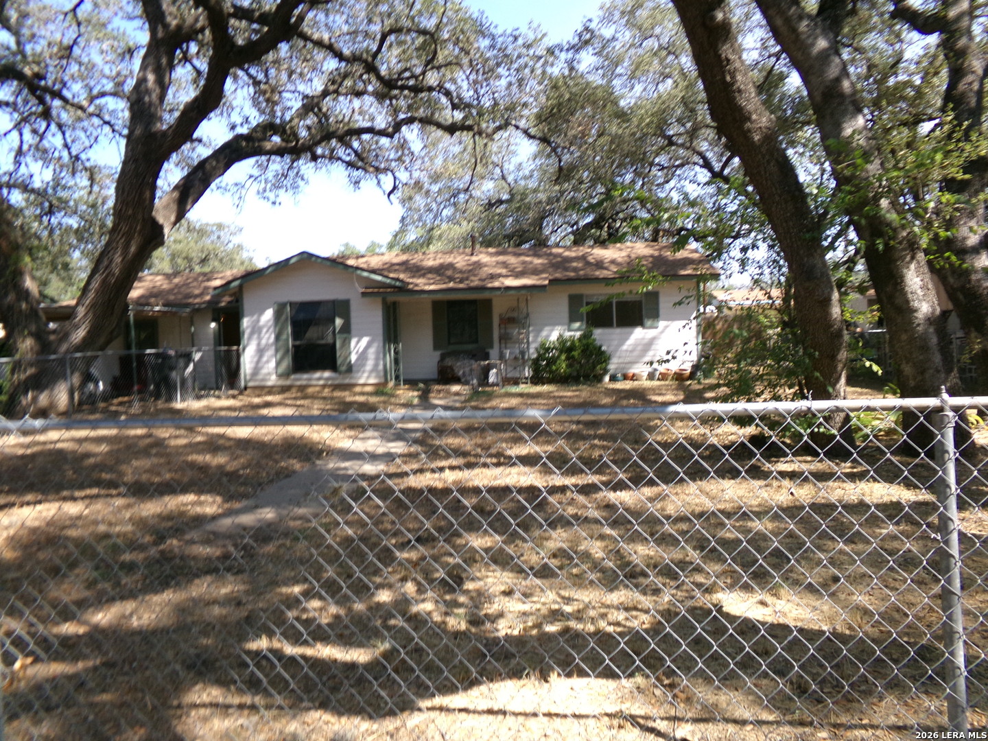 304A Fox Run Devine TX 78016