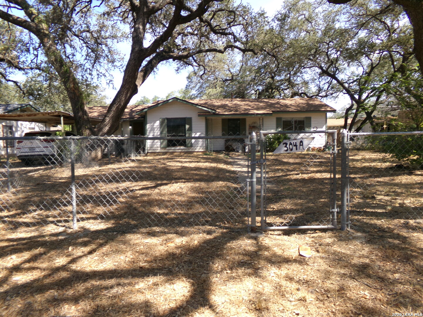 304A Fox Run Devine TX 78016