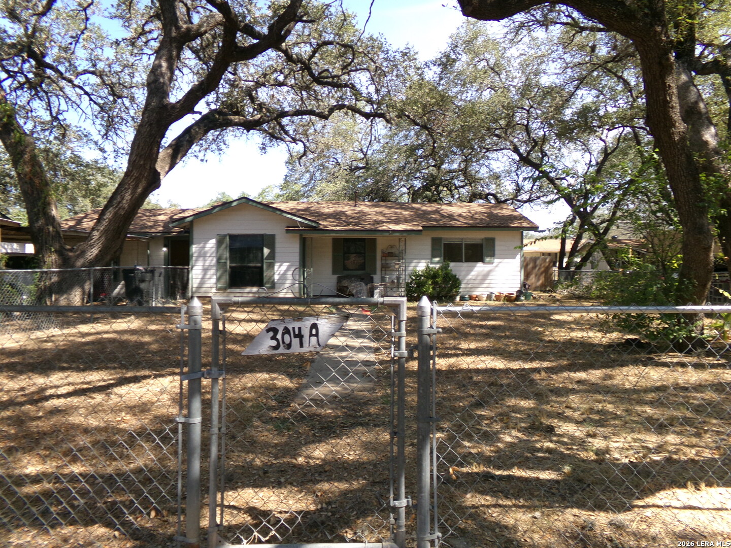304A Fox Run Devine TX 78016