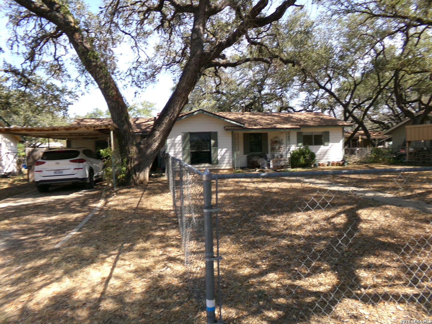 304A Fox Run Devine TX 78016