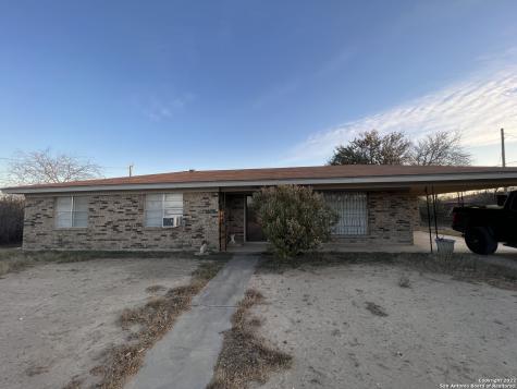 316 E Sabine Street Crystal City TX 78839