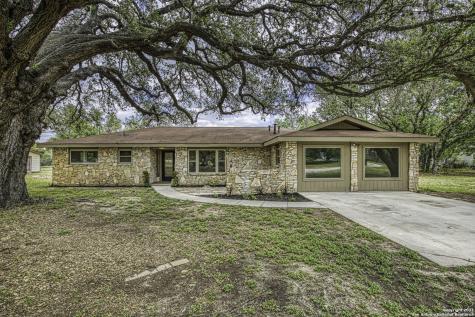 8178 Us Highway 181 N Floresville TX 78114