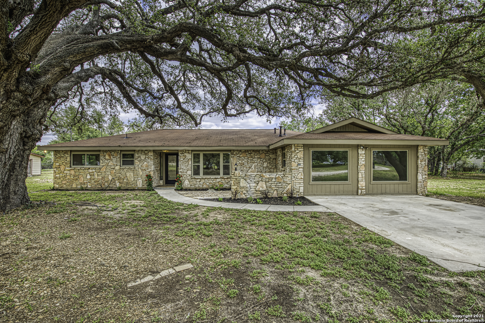 8178 Us Highway 181 N Floresville TX 78114