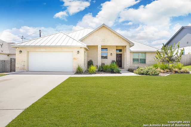 140 N 1st Street Floresville TX 78114