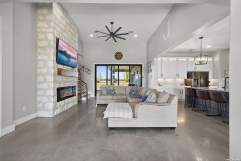 2493 County Road 4713 Lacoste TX 78039
