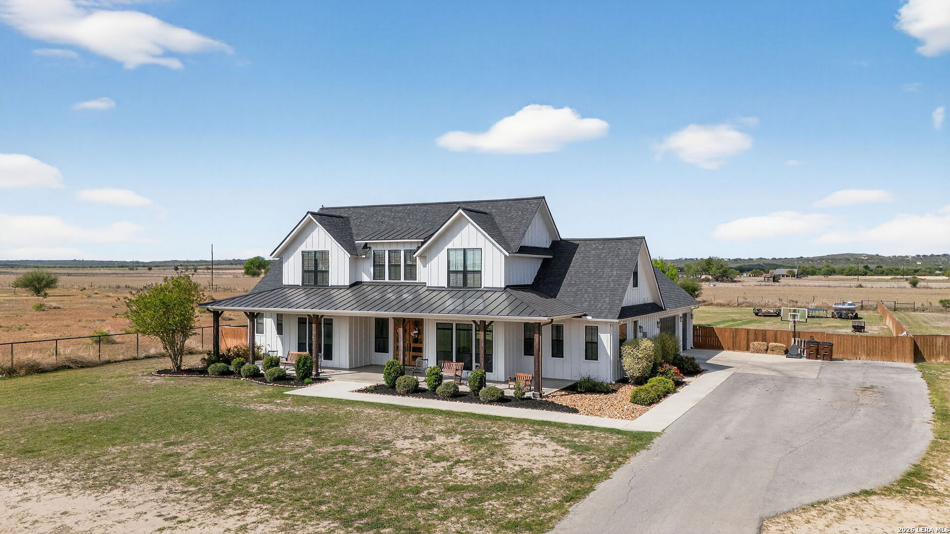2493 County Road 4713 Lacoste TX 78039