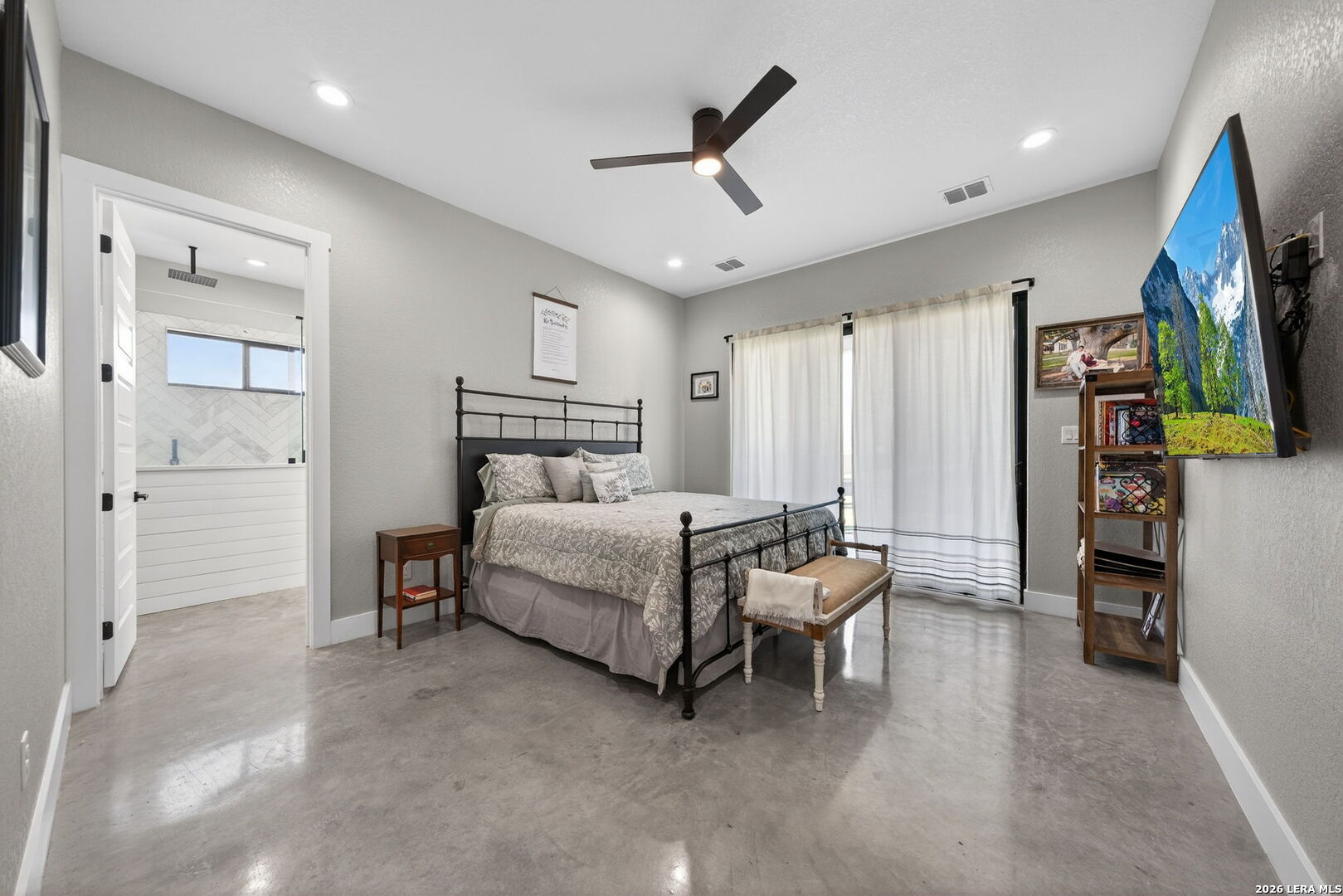 2493 County Road 4713 Lacoste TX 78039