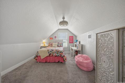 2493 County Road 4713 Lacoste TX 78039