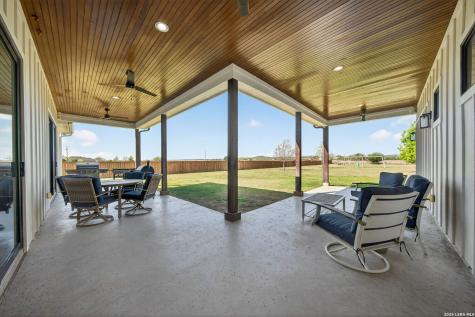 2493 County Road 4713 Lacoste TX 78039