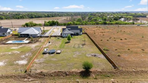 2493 County Road 4713 Lacoste TX 78039
