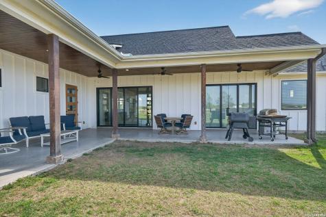 2493 County Road 4713 Lacoste TX 78039