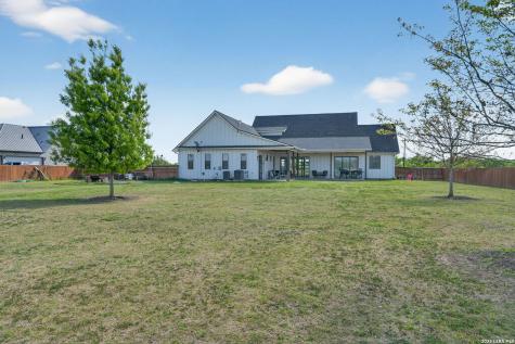 2493 County Road 4713 Lacoste TX 78039