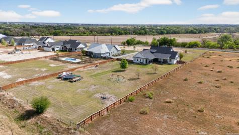 2493 County Road 4713 Lacoste TX 78039