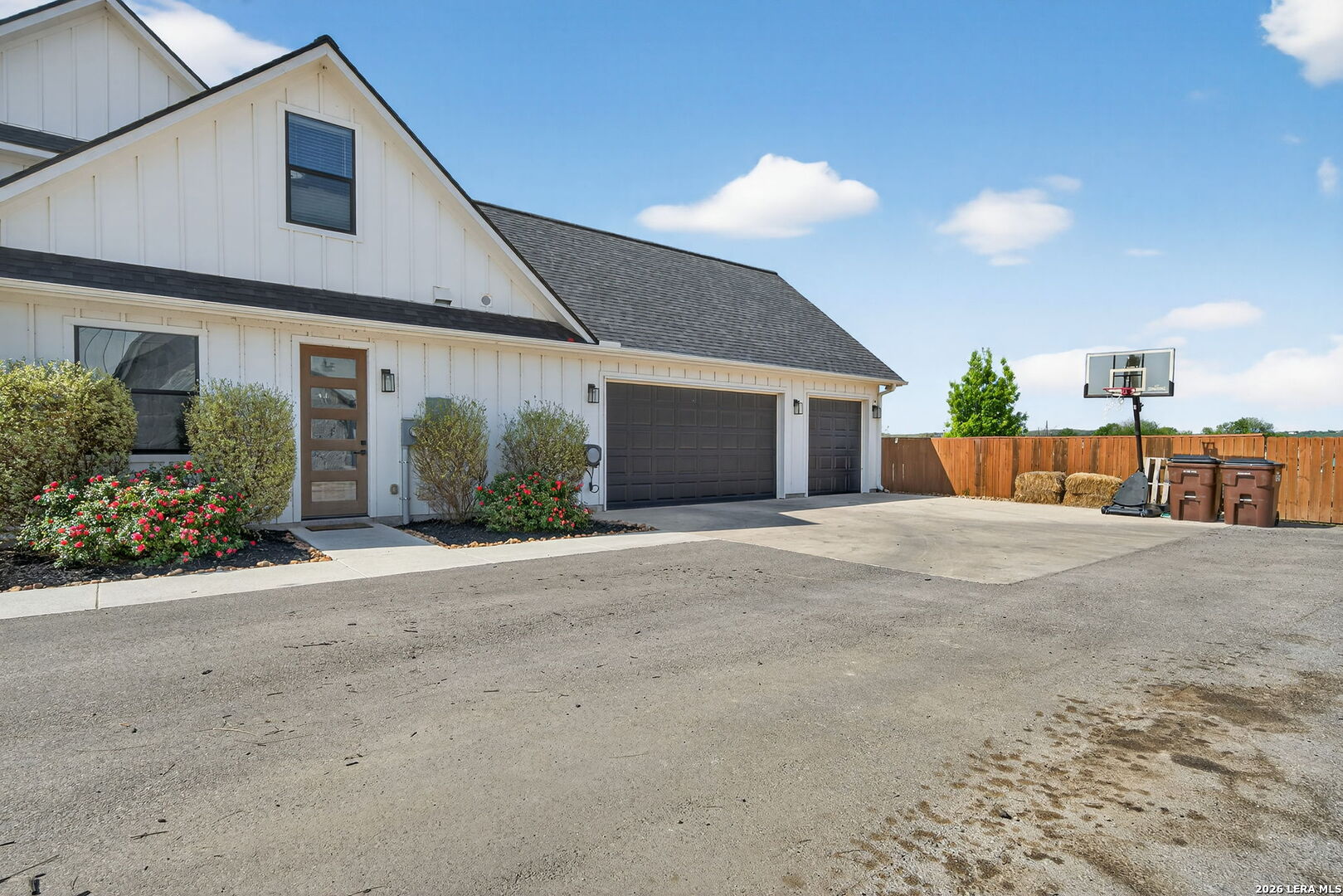 2493 County Road 4713 Lacoste TX 78039