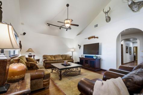 106 County Road 253 Poth TX 78147