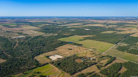 106 County Road 253 Poth TX 78147