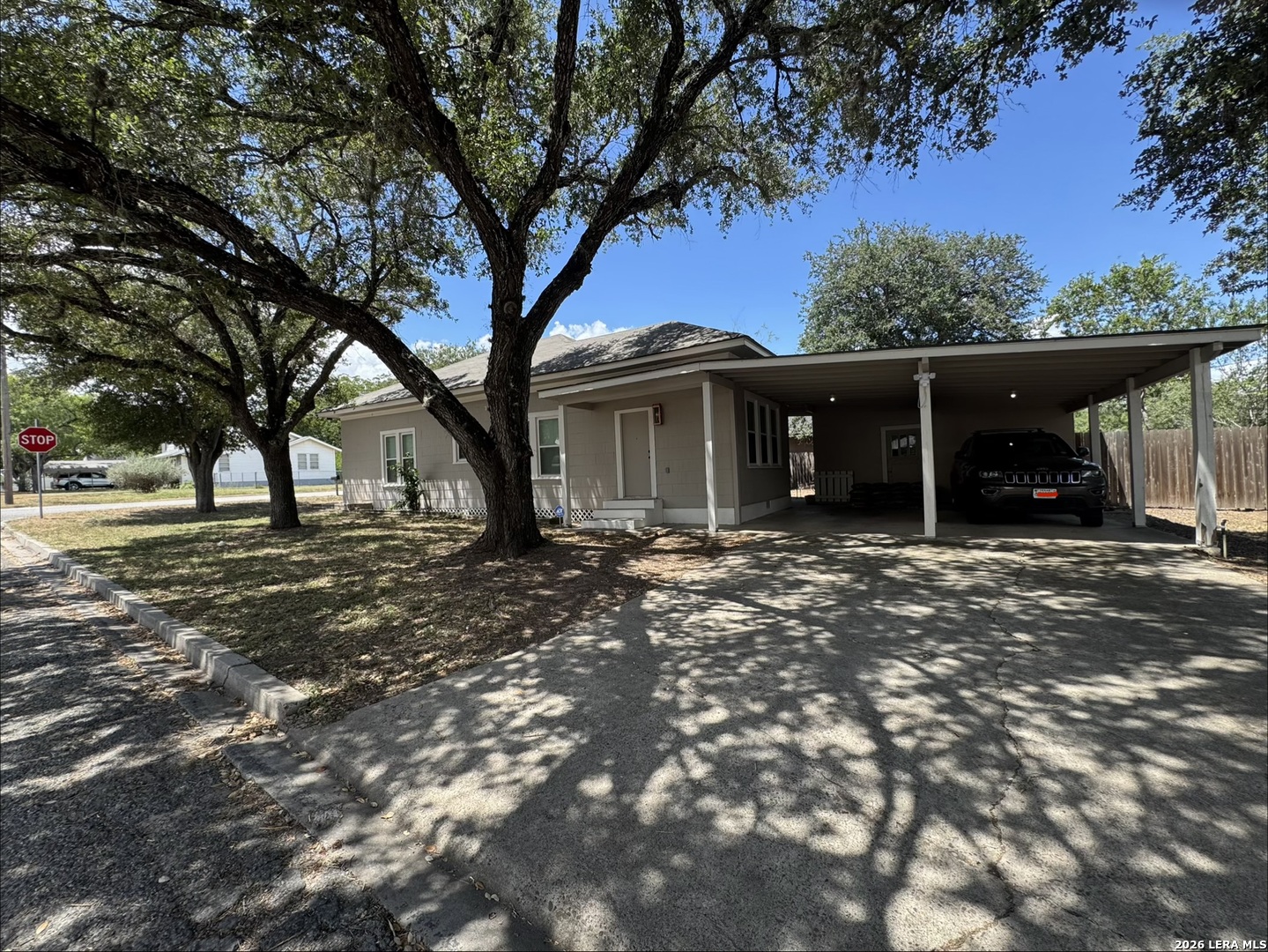 423 S 6th Street Kenedy TX 78119