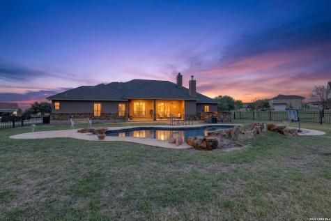 121 Abrego Mount Floresville TX 78114