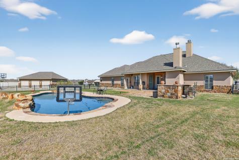 121 Abrego Mount Floresville TX 78114
