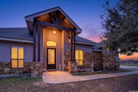 121 Abrego Mount Floresville TX 78114
