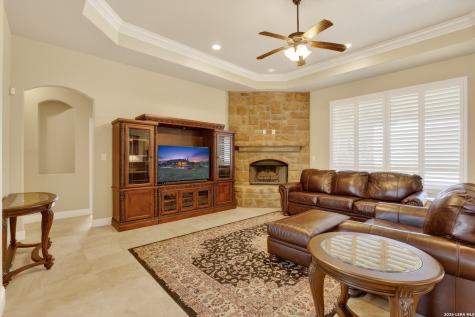 121 Abrego Mount Floresville TX 78114