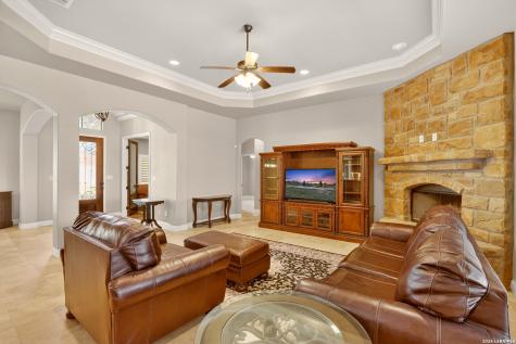 121 Abrego Mount Floresville TX 78114