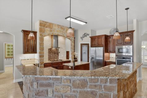121 Abrego Mount Floresville TX 78114