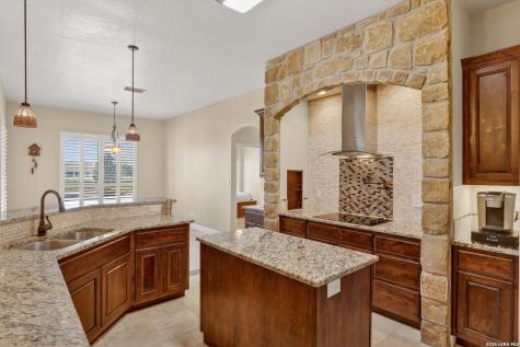 121 Abrego Mount Floresville TX 78114