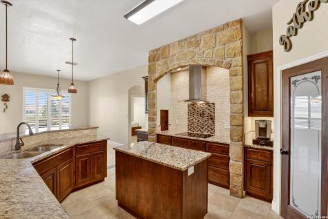 121 Abrego Mount Floresville TX 78114