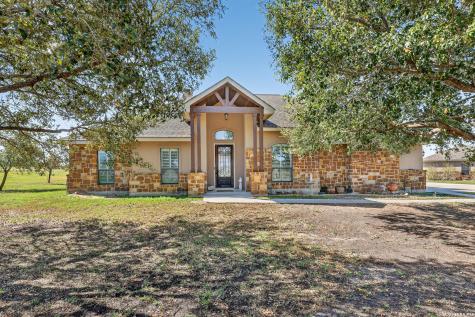 121 Abrego Mount Floresville TX 78114
