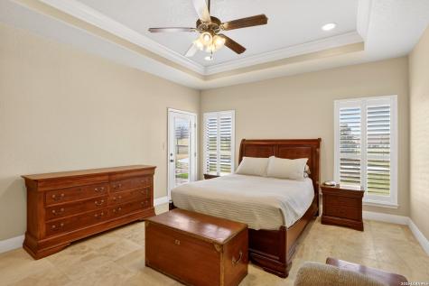 121 Abrego Mount Floresville TX 78114