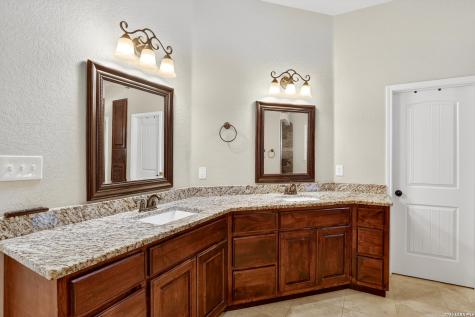 121 Abrego Mount Floresville TX 78114