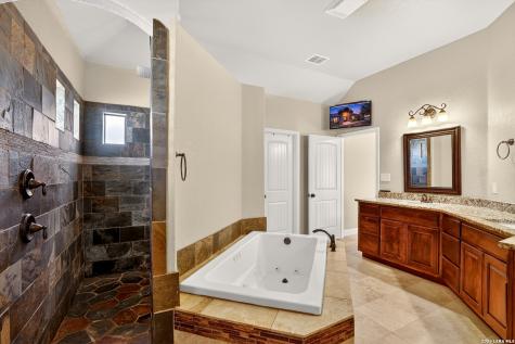 121 Abrego Mount Floresville TX 78114