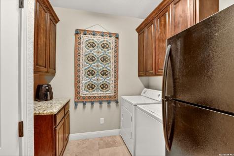 121 Abrego Mount Floresville TX 78114