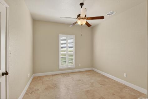 121 Abrego Mount Floresville TX 78114