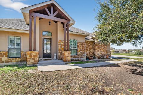 121 Abrego Mount Floresville TX 78114