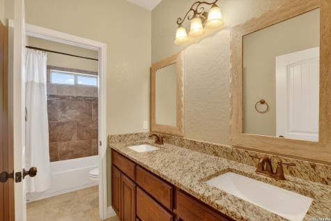 121 Abrego Mount Floresville TX 78114