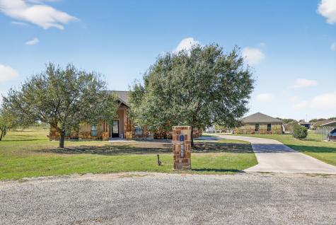 121 Abrego Mount Floresville TX 78114