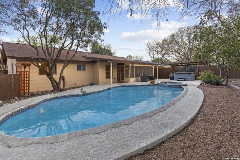 7337 Leading Oaks Street Live Oak TX 78233