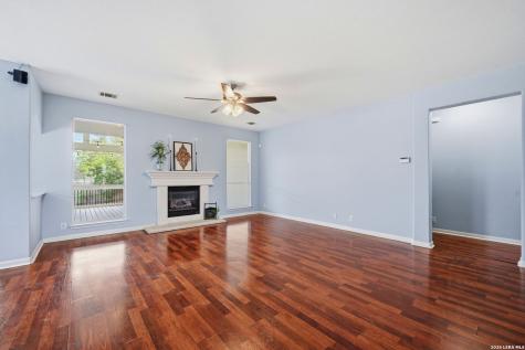 9116 Perdernales Rio Helotes TX 78023