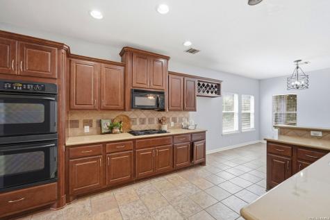9116 Perdernales Rio Helotes TX 78023