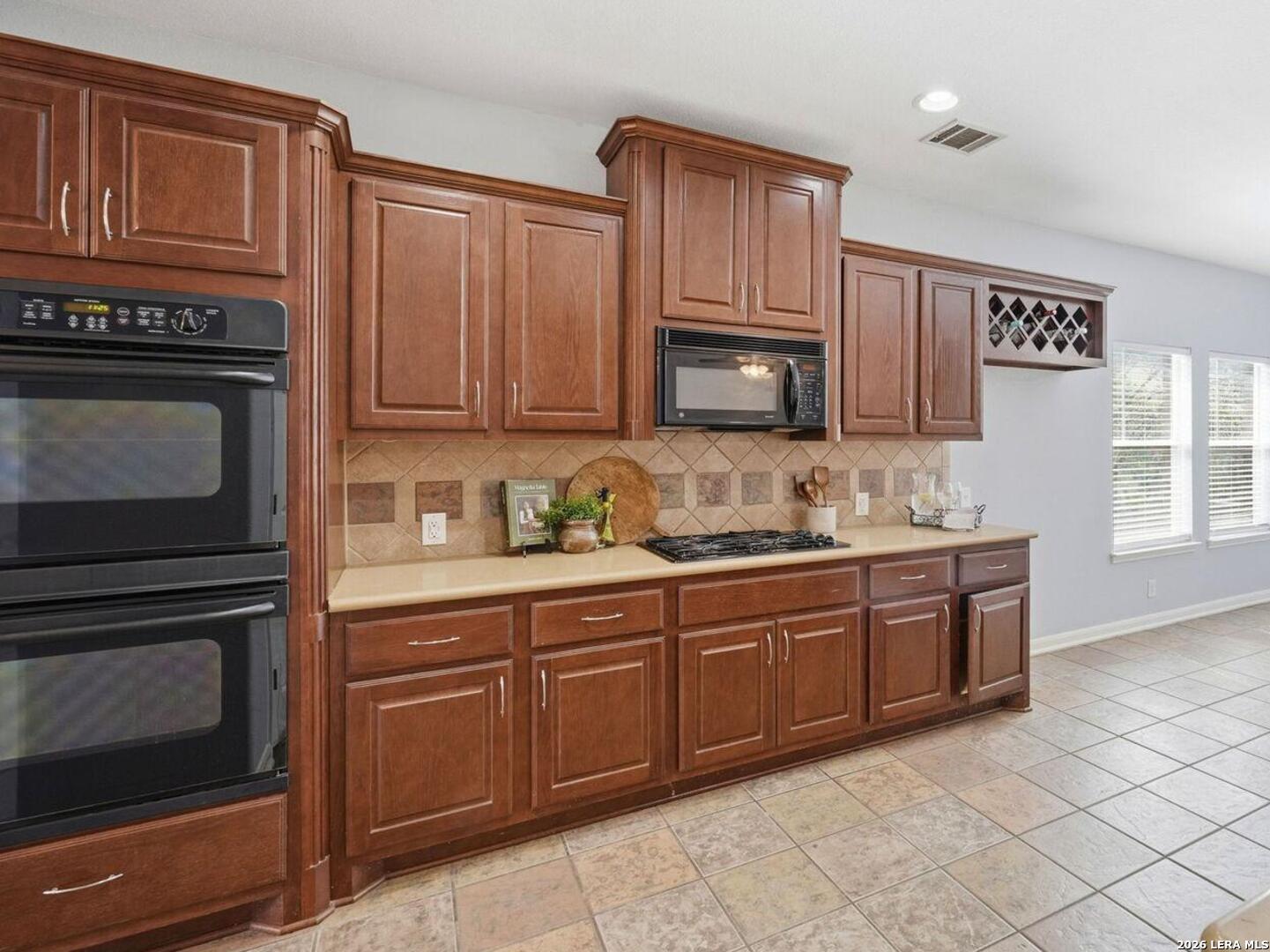 9116 Perdernales Rio Helotes TX 78023