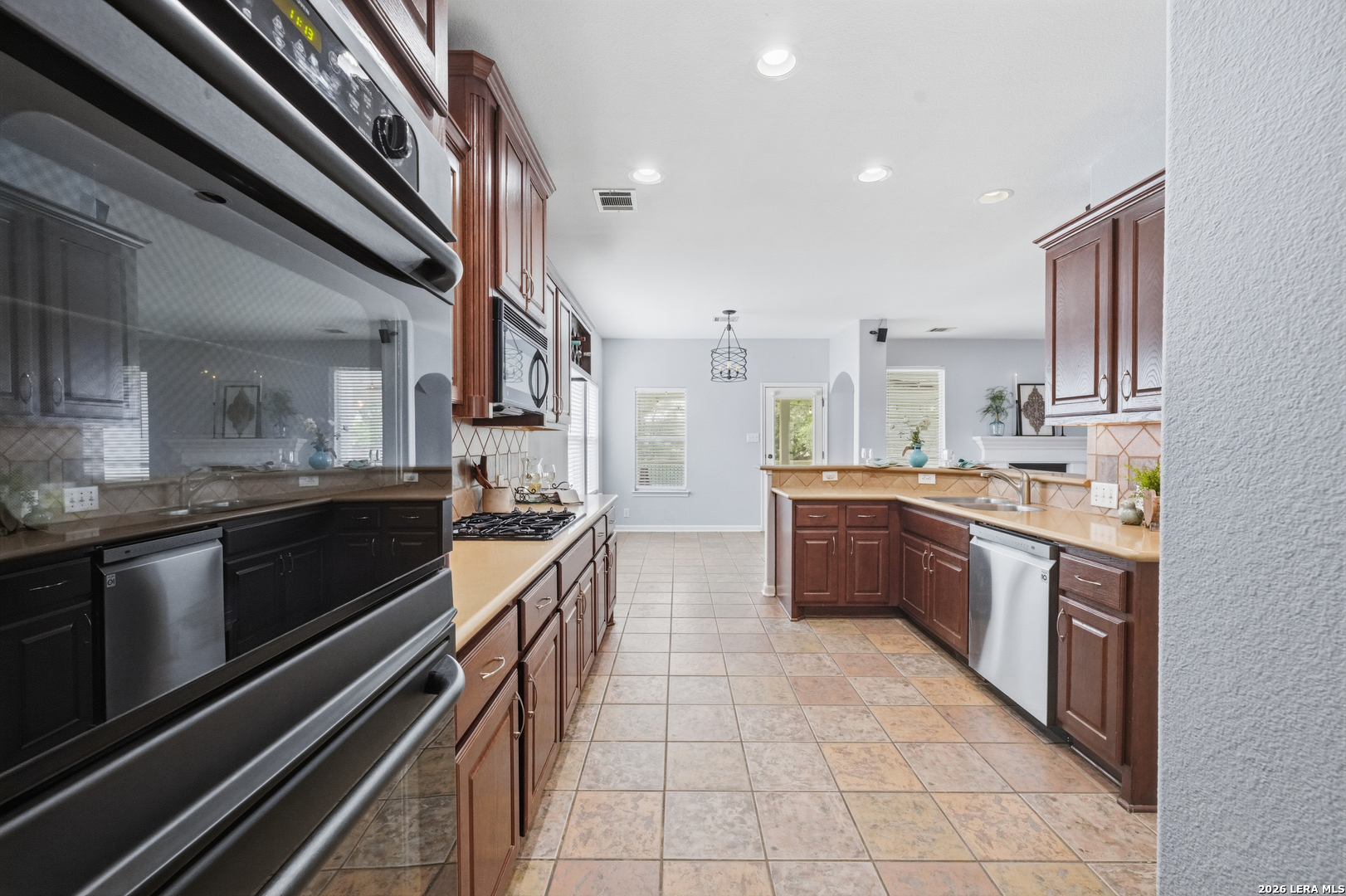 9116 Perdernales Rio Helotes TX 78023