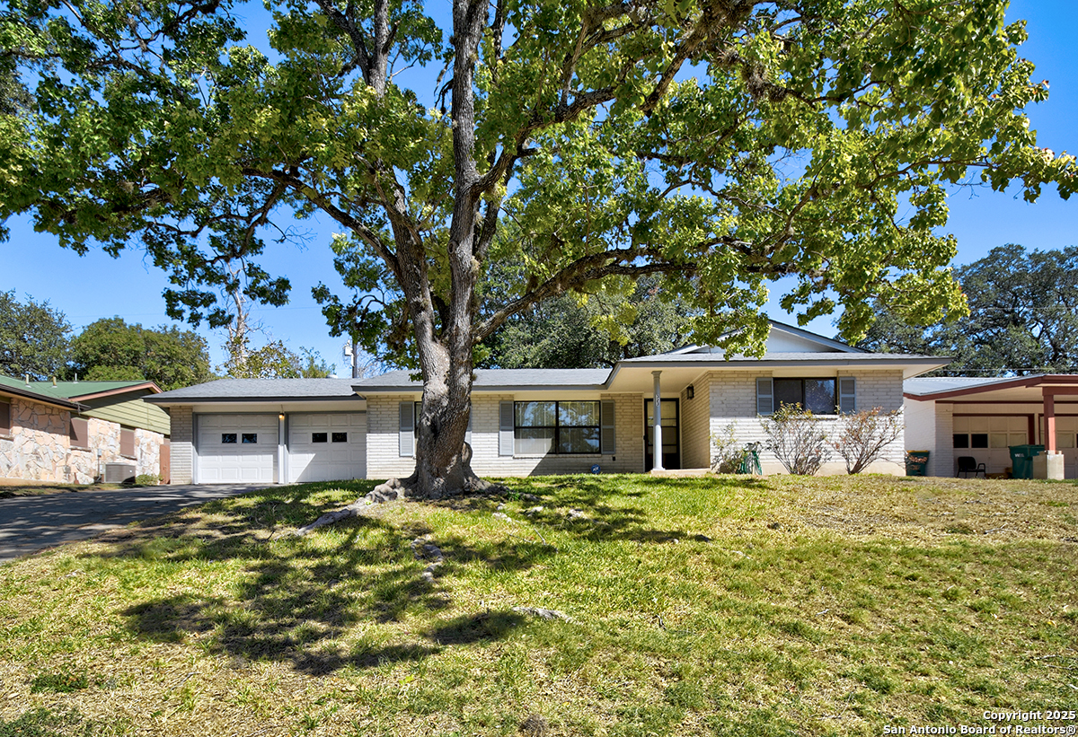 323 Shin Oak Live Oak TX 78233