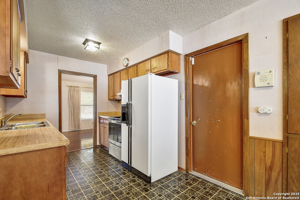 323 Shin Oak Live Oak TX 78233