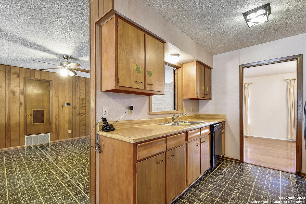 323 Shin Oak Live Oak TX 78233